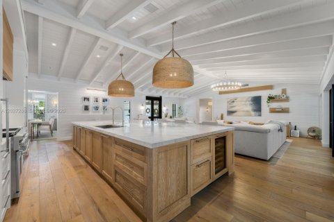 Villa ou maison à vendre à Miami, Floride: 7 chambres № 2077395 - photo 11