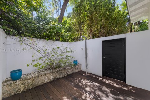 Villa ou maison à vendre à Miami, Floride: 7 chambres № 2077395 - photo 29