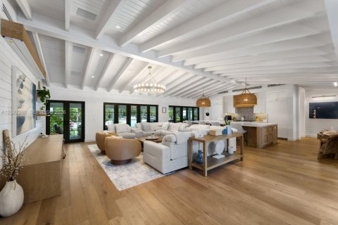 Villa ou maison à vendre à Miami, Floride: 7 chambres № 2077395 - photo 2