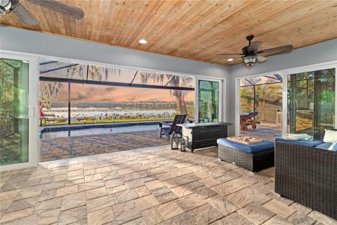 House in Winter Haven, Florida 3 bedrooms, 198.81 sq.m. № 2093865 - photo 3
