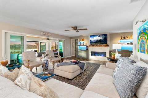 House in Winter Haven, Florida 3 bedrooms, 198.81 sq.m. № 2093865 - photo 17