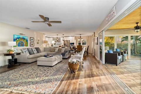 House in Winter Haven, Florida 3 bedrooms, 198.81 sq.m. № 2093865 - photo 20