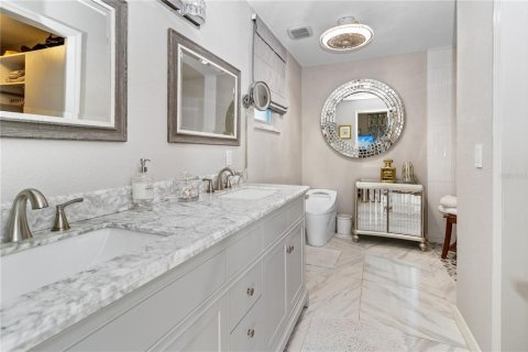 House in Winter Haven, Florida 3 bedrooms, 198.81 sq.m. № 2093865 - photo 8
