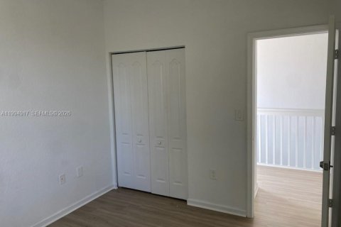 Villa ou maison à louer à Homestead, Floride: 5 chambres, 192.31 m2 № 2056583 - photo 14