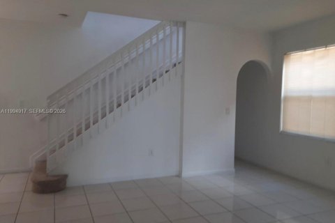 Villa ou maison à louer à Homestead, Floride: 5 chambres, 192.31 m2 № 2056583 - photo 3