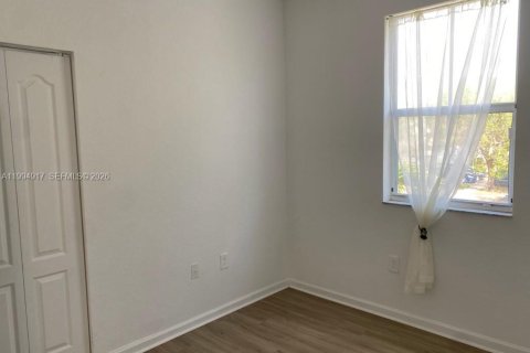 Villa ou maison à louer à Homestead, Floride: 5 chambres, 192.31 m2 № 2056583 - photo 15