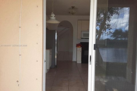 Villa ou maison à louer à Homestead, Floride: 5 chambres, 192.31 m2 № 2056583 - photo 23