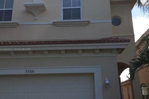 Villa ou maison à louer à Homestead, Floride: 5 chambres, 192.31 m2 № 2056583 - photo 2