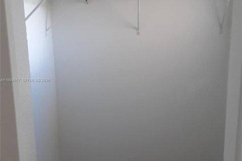 Villa ou maison à louer à Homestead, Floride: 5 chambres, 192.31 m2 № 2056583 - photo 20