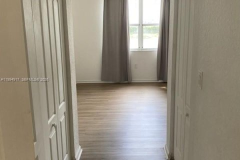 Villa ou maison à louer à Homestead, Floride: 5 chambres, 192.31 m2 № 2056583 - photo 21