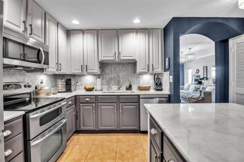 Condo in Bradenton, Florida, 2 bedrooms  № 2291192 - photo 12