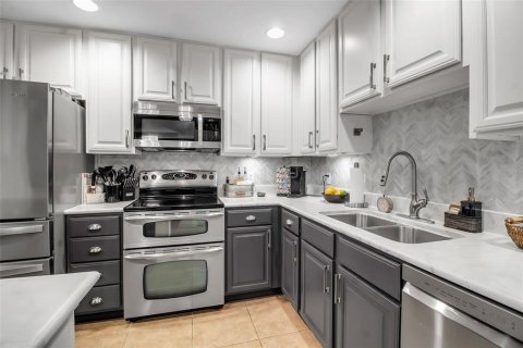 Condo in Bradenton, Florida, 2 bedrooms  № 2291192 - photo 8