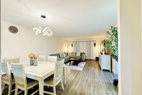 Condominio en Pompano Beach, Florida, 2 dormitorios № 2240537