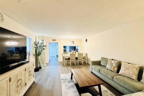 Condominio en venta en Pompano Beach, Florida, 2 dormitorios, 125.05 m2 № 2240537 - foto 2