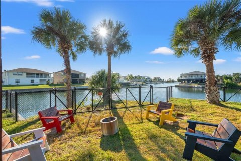 Casa en venta en Hernando Beach, Florida, 4 dormitorios, 171.03 m2 № 2222423 - foto 9