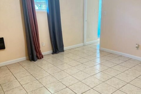Commercial property in Fort Lauderdale, Florida 1 bedroom, 150.22 sq.m. № 2260224 - photo 2