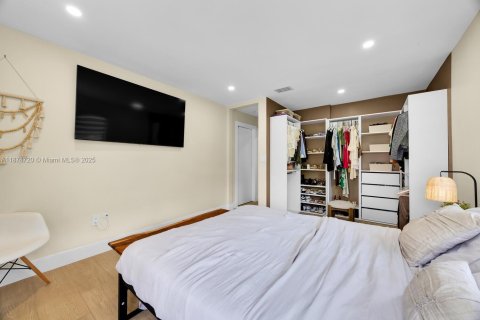 Villa ou maison à vendre à Miami, Floride: 3 chambres, 212.75 m2 № 1979134 - photo 19