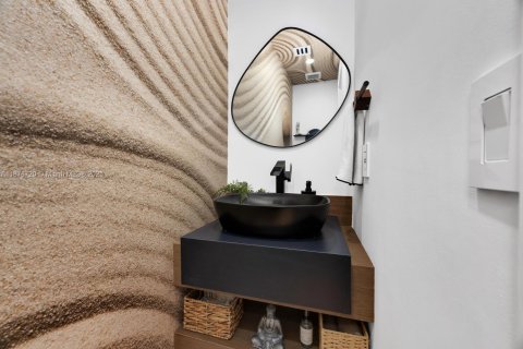 Villa ou maison à vendre à Miami, Floride: 3 chambres, 212.75 m2 № 1979134 - photo 23