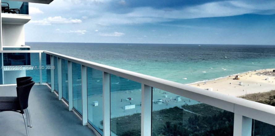 Condominio en Miami Beach, Florida, 2 dormitorios  № 2062681
