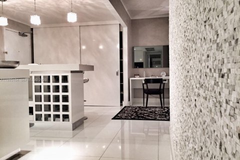 Condominio en alquiler en Miami Beach, Florida, 2 dormitorios, 114.27 m2 № 2062681 - foto 15