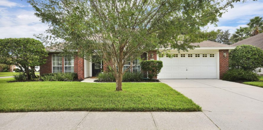 House in Jacksonville, Florida 3 bedrooms, 163.69 sq.m. № 766604