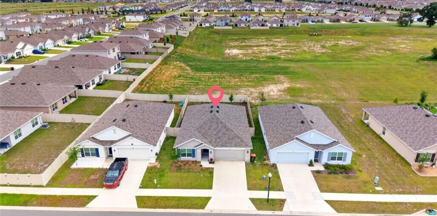 House in Ocala, Florida 3 bedrooms, 155.33 sq.m. № 2152231