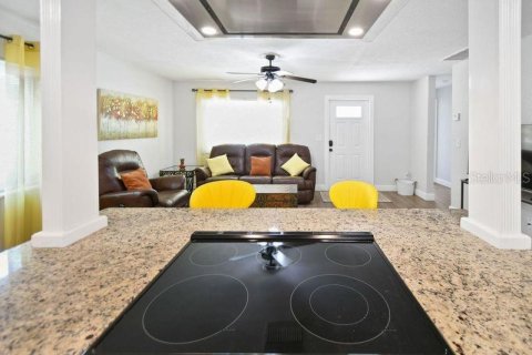 House in Saint Petersburg, Florida 3 bedrooms, 97.36 sq.m. № 1723370 - photo 10