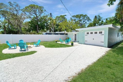 House in Saint Petersburg, Florida 3 bedrooms, 97.36 sq.m. № 1723370 - photo 4