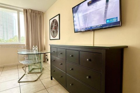 Condominio en venta en Sunny Isles Beach, Florida, 33.44 m2 № 1768658 - foto 13
