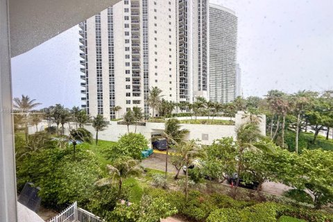 Condominio en venta en Sunny Isles Beach, Florida, 33.44 m2 № 1768658 - foto 14