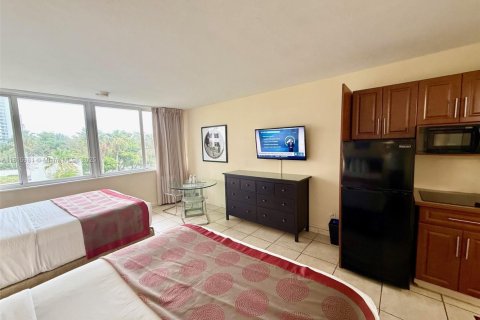 Condominio en venta en Sunny Isles Beach, Florida, 33.44 m2 № 1768658 - foto 11