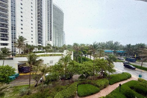 Condominio en venta en Sunny Isles Beach, Florida, 33.44 m2 № 1768658 - foto 15