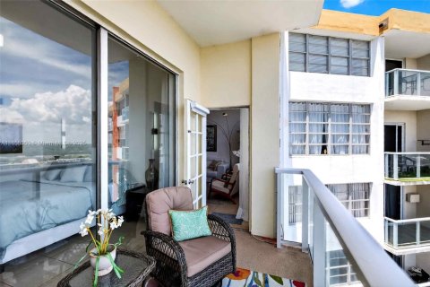 Condominio en venta en Miami, Florida, 1 dormitorio, 79.99 m2 № 1874941 - foto 17