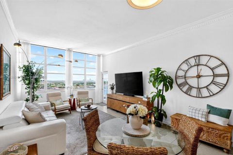Condominio en venta en Miami, Florida, 1 dormitorio, 79.99 m2 № 1874941 - foto 1
