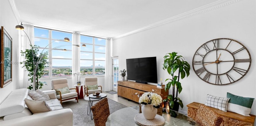 Condominio en Miami, Florida, 1 dormitorio  № 1874941