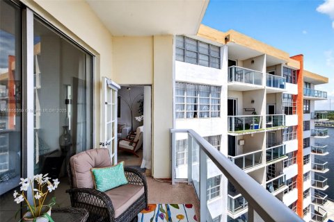 Condominio en venta en Miami, Florida, 1 dormitorio, 79.99 m2 № 1874941 - foto 16