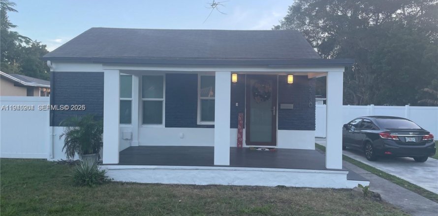 House in Hollywood, Florida 2 bedrooms, 73.67 sq.m. № 2003076