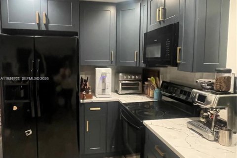 House in Hollywood, Florida 2 bedrooms, 73.67 sq.m. № 2003076 - photo 3