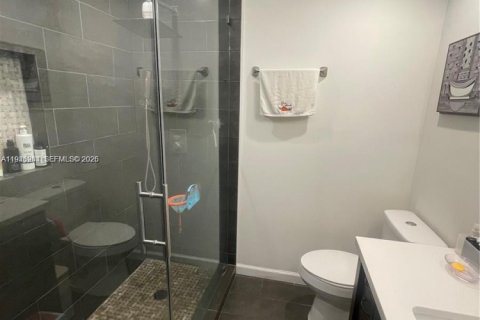 House in Hollywood, Florida 2 bedrooms, 73.67 sq.m. № 2003076 - photo 4