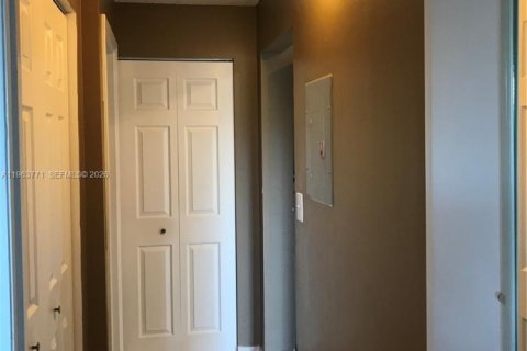 Снять в аренду кондоминиум в Санрайз, Флорида 1 спальня, 70.05м2, № 2025658 - фото 6