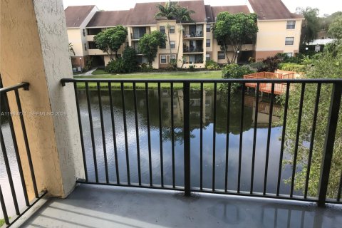 Снять в аренду кондоминиум в Санрайз, Флорида 1 спальня, 70.05м2, № 2025658 - фото 8