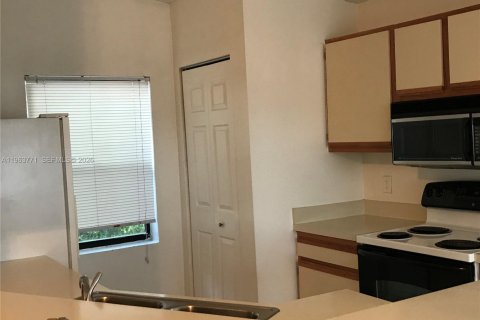 Снять в аренду кондоминиум в Санрайз, Флорида 1 спальня, 70.05м2, № 2025658 - фото 2