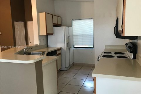 Кондоминиум с 1 спальней в Санрайз, Флорида № 2025658