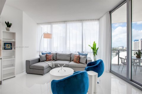 Condo in Miami, Florida, 1 bedroom  № 1889605 - photo 1