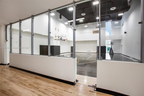 Condo in Miami, Florida, 1 bedroom  № 1889605 - photo 24