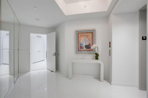 Condo in Miami, Florida, 1 bedroom  № 1889605 - photo 14