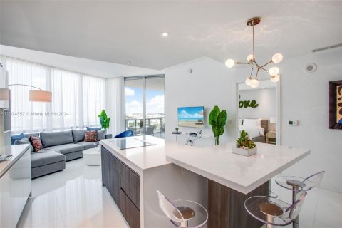Condo in Miami, Florida, 1 bedroom  № 1889605 - photo 3