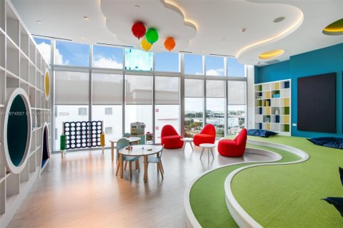Condo in Miami, Florida, 1 bedroom  № 1889605 - photo 21