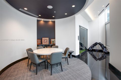 Condo in Miami, Florida, 1 bedroom  № 1889605 - photo 20