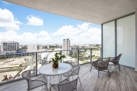 Condo in Miami, Florida, 1 bedroom  № 1889605 - photo 11